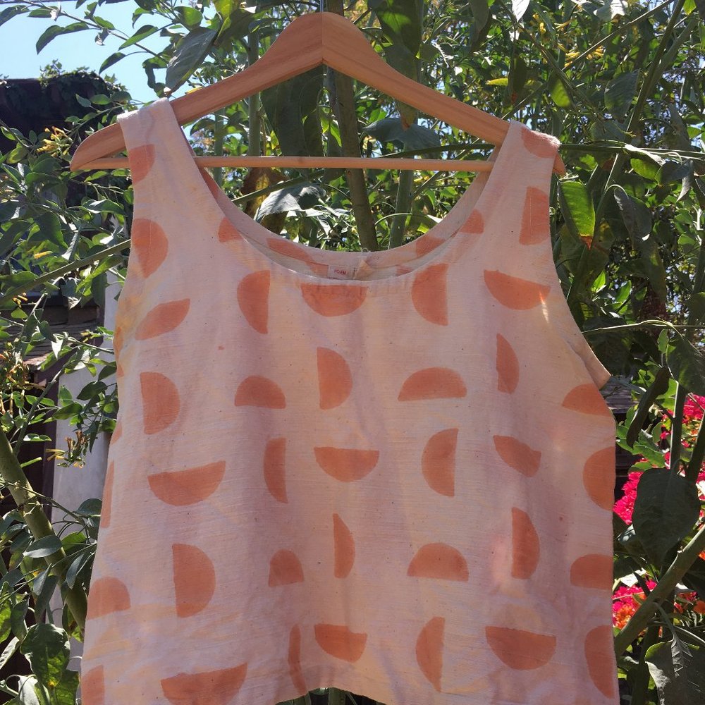 PO-EM Women’s Sleeveless Tank Top in cream with Peach Print - Picture 6 of 6